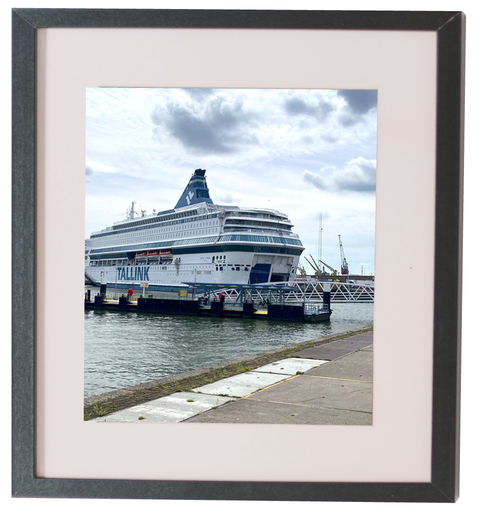 Bringing Home Aboard: Comfort and Creativity to Refugee Boats in Rotterdam 